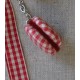 Macaron en tissu rouge vichy, diam 24mm