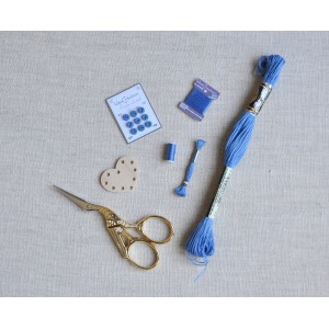 Ensemble Bleu de 5 miniatures de mercerie, broderie, couture