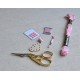 Ensemble Rose de 5 miniatures de mercerie, broderie, couture