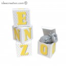 Cubes lettres prénom en carton épais et tissu imprimé pour chambre d'enfant motifs : jaune,  gris