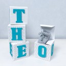 Cubes lettres prénom en carton épais et tissu imprimé pour chambre d'enfant motifs : Vert turquoise, gris et blanc