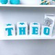 Cubes lettres prénom en carton épais et tissu imprimé pour chambre d'enfant motifs : Vert turquoise, gris et blanc