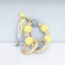 Hochet, anneau de dentition en bois et coton, modèle jaune et gris
