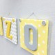Bloc Lettre prénom en Céramique et tissu imprimé pour chambre enfant modèle jaune et gris