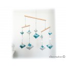 Mobile Bébé formes géométriques en bois et fil de coton pour chambre d'enfant : modèle Turquoise clair, foncé et Blanc