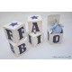 Cubes lettres prénom en carton épais et tissu imprimé pour chambre d'enfant et bebe motifs : bleu marine et gris