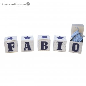 Cubes lettres prénom en carton épais et tissu imprimé pour chambre d'enfant et bebe motifs : bleu marine et gris