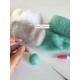 Mobile Bébé boules laine feutrée entièrement fait main, modèle : vert menthe, blanc et gris, déco pour chambre d'enfant
