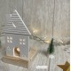 Bougeoir décoratif Maison photophore sur socle bois / Raysin / Maison pain d'épice bougeoir / Noël scandinave