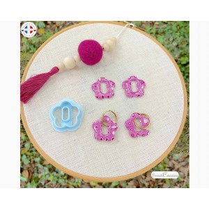Emporte-pi&egrave;ce fleur pour boucles d&rsquo;oreilles cr&eacute;oles interchangeables - trou ovale - polymer clay cutter - fait main en France